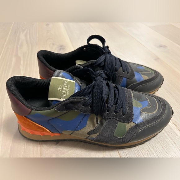 AUTHENTIC- VALENTINO Garavani Rockrunner sneaker -Size 40 - Picture 1 of 10